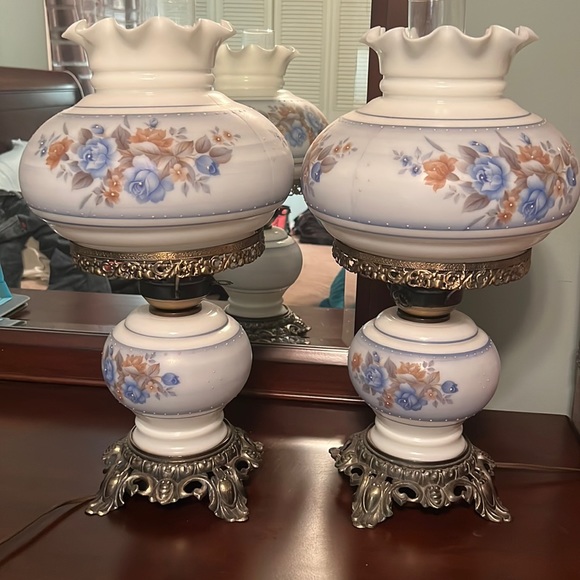 Two lamps - Picture 1 of 1